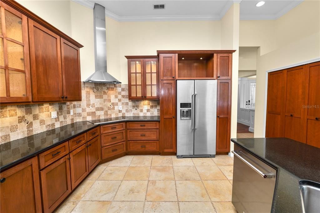 合同活跃: $920,000 (5 贝兹, 3 浴室, 3544 平方英尺)