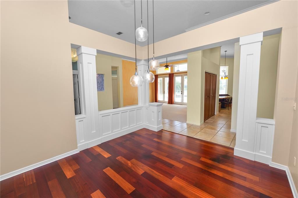 合同活跃: $920,000 (5 贝兹, 3 浴室, 3544 平方英尺)