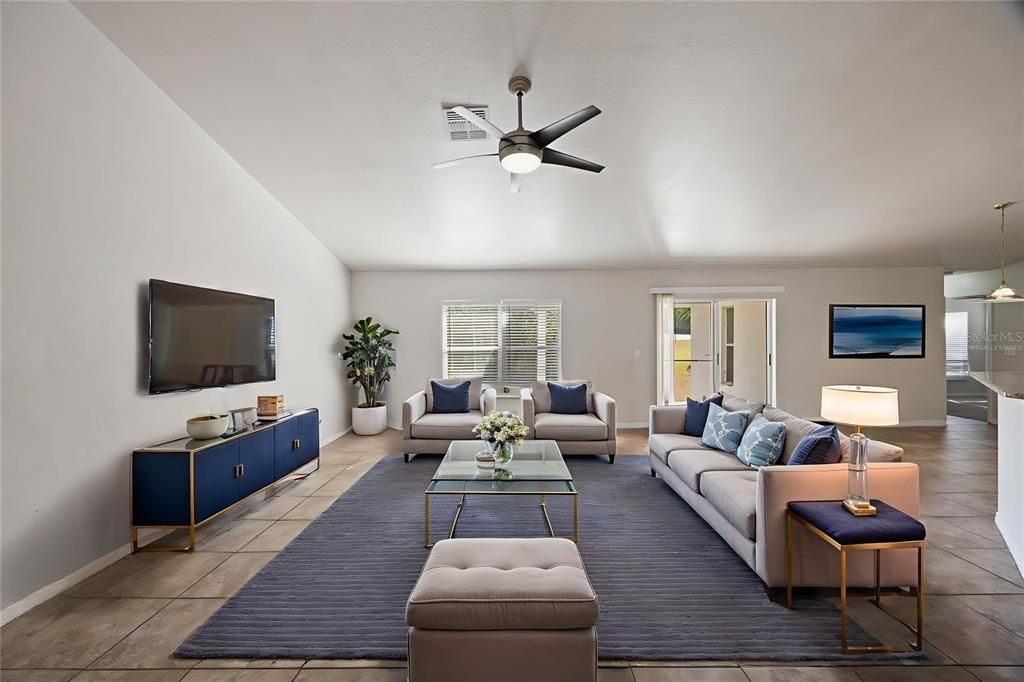 Под контрактом: $339,900 (4 спален, 2 ванн, 2236 Квадратных фут)