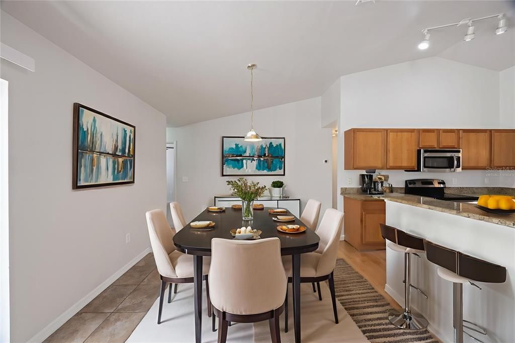 Под контрактом: $339,900 (4 спален, 2 ванн, 2236 Квадратных фут)