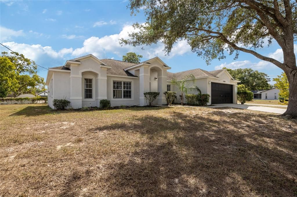 Под контрактом: $339,900 (4 спален, 2 ванн, 2236 Квадратных фут)