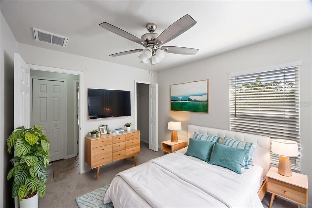 Под контрактом: $339,900 (4 спален, 2 ванн, 2236 Квадратных фут)