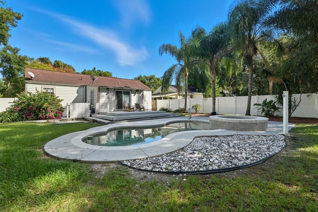 合同活跃: $197,000 (3 贝兹, 2 浴室, 1314 平方英尺)