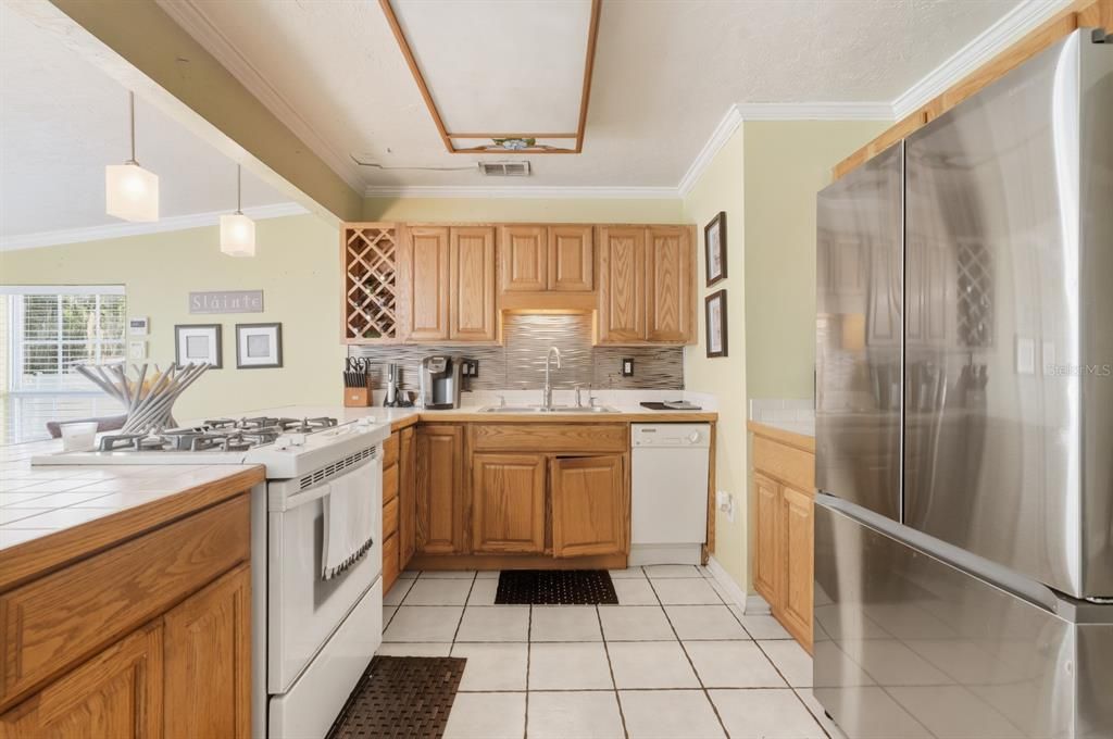 合同活跃: $197,000 (3 贝兹, 2 浴室, 1314 平方英尺)