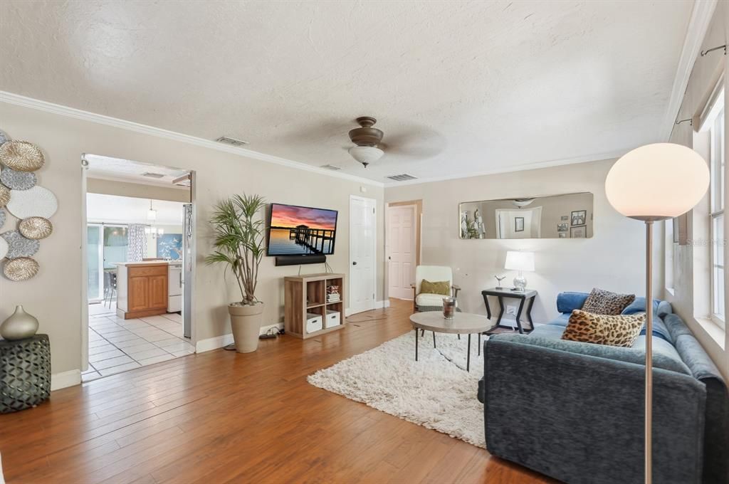 合同活跃: $197,000 (3 贝兹, 2 浴室, 1314 平方英尺)