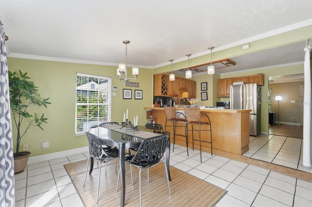 合同活跃: $197,000 (3 贝兹, 2 浴室, 1314 平方英尺)