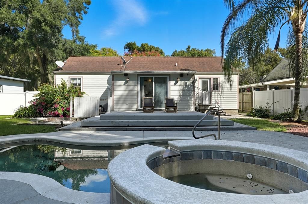 合同活跃: $197,000 (3 贝兹, 2 浴室, 1314 平方英尺)