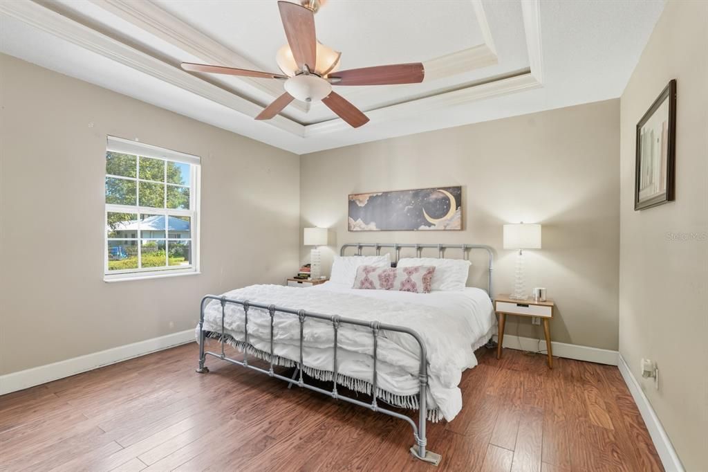 合同活跃: $197,000 (3 贝兹, 2 浴室, 1314 平方英尺)