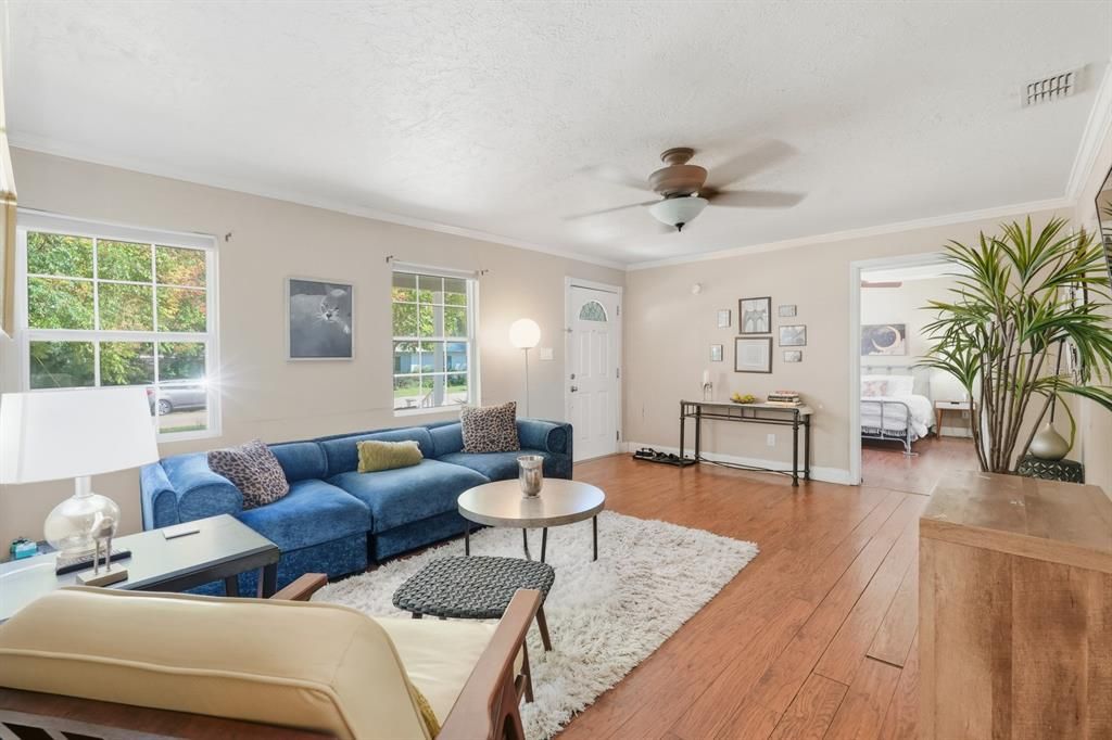 合同活跃: $197,000 (3 贝兹, 2 浴室, 1314 平方英尺)