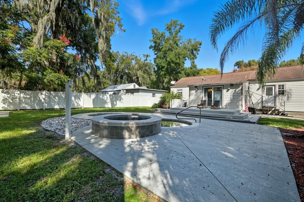 合同活跃: $197,000 (3 贝兹, 2 浴室, 1314 平方英尺)