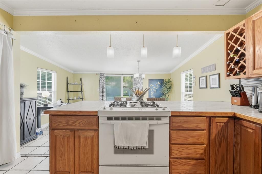 合同活跃: $197,000 (3 贝兹, 2 浴室, 1314 平方英尺)