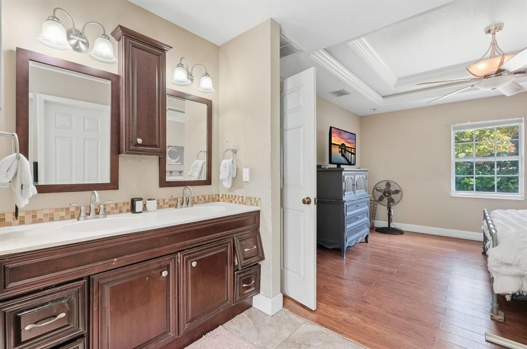 合同活跃: $197,000 (3 贝兹, 2 浴室, 1314 平方英尺)