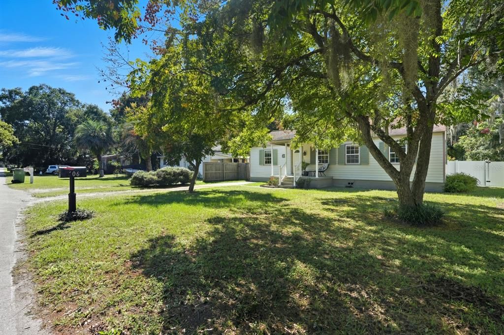 合同活跃: $197,000 (3 贝兹, 2 浴室, 1314 平方英尺)