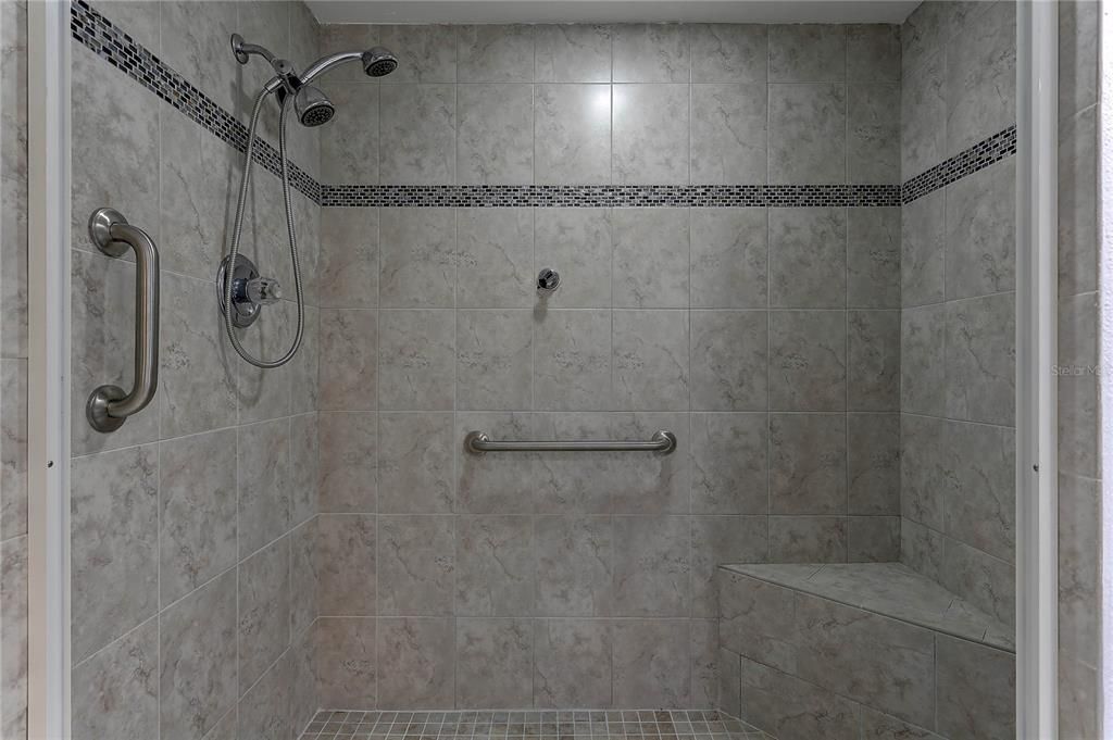 Под контрактом: $350,000 (3 спален, 2 ванн, 1645 Квадратных фут)