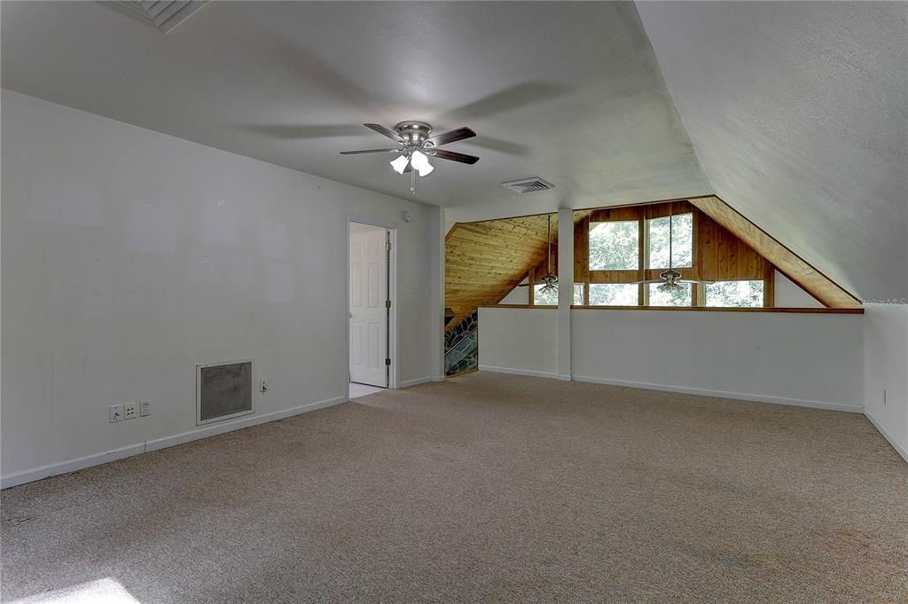 Под контрактом: $350,000 (3 спален, 2 ванн, 1645 Квадратных фут)