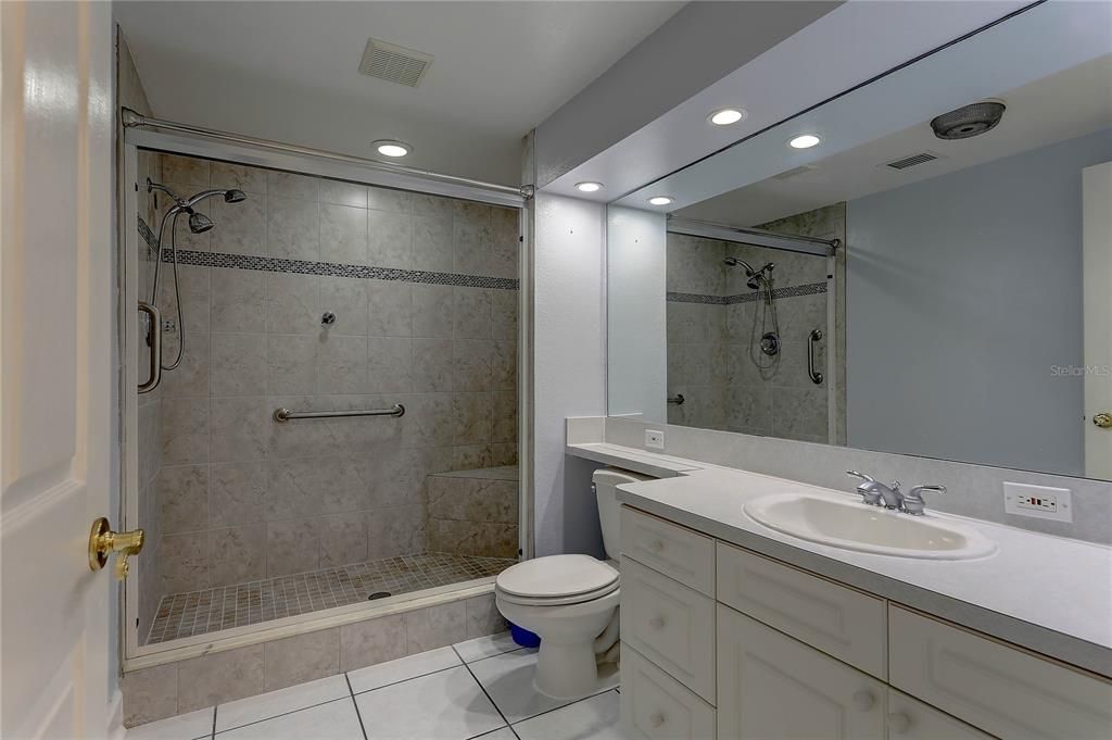 Под контрактом: $350,000 (3 спален, 2 ванн, 1645 Квадратных фут)