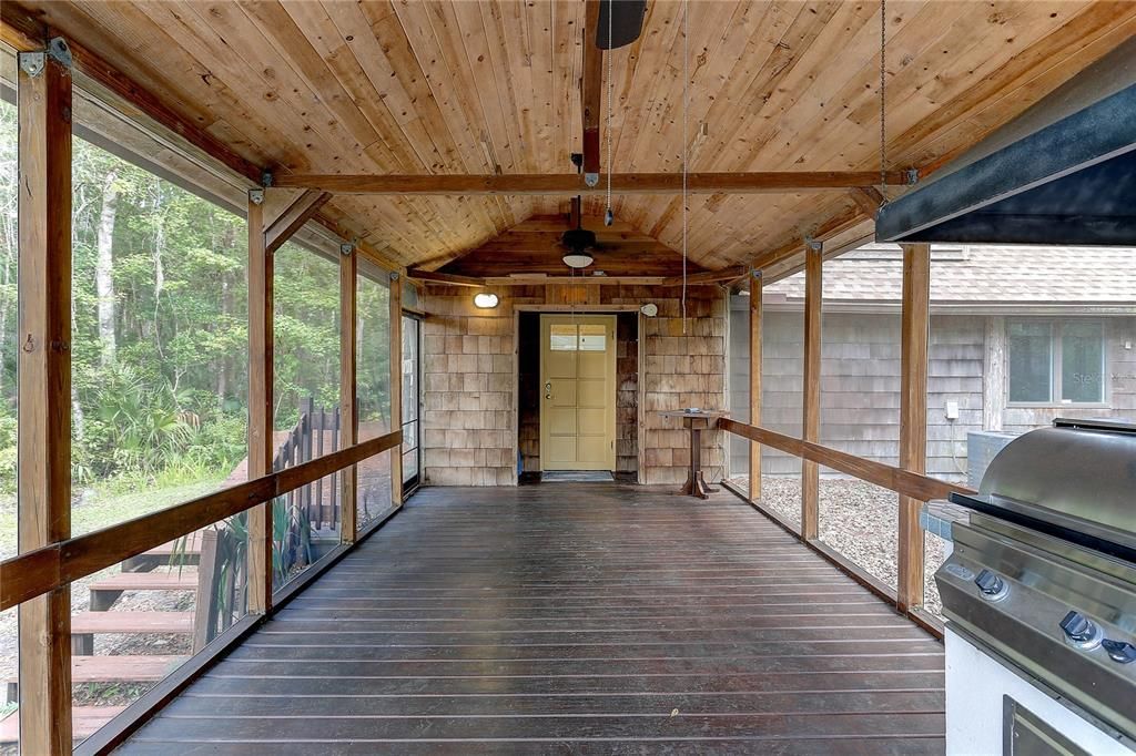 Под контрактом: $350,000 (3 спален, 2 ванн, 1645 Квадратных фут)