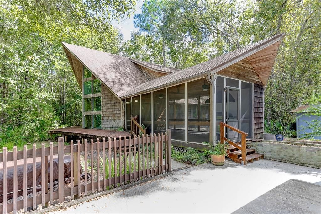 Под контрактом: $350,000 (3 спален, 2 ванн, 1645 Квадратных фут)