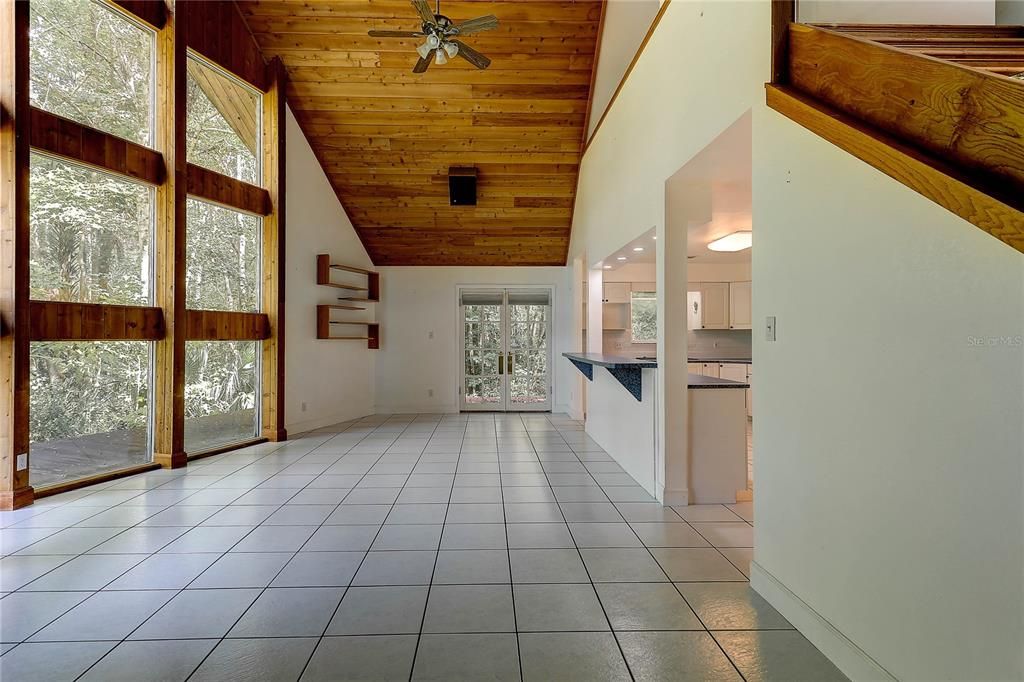 Под контрактом: $350,000 (3 спален, 2 ванн, 1645 Квадратных фут)