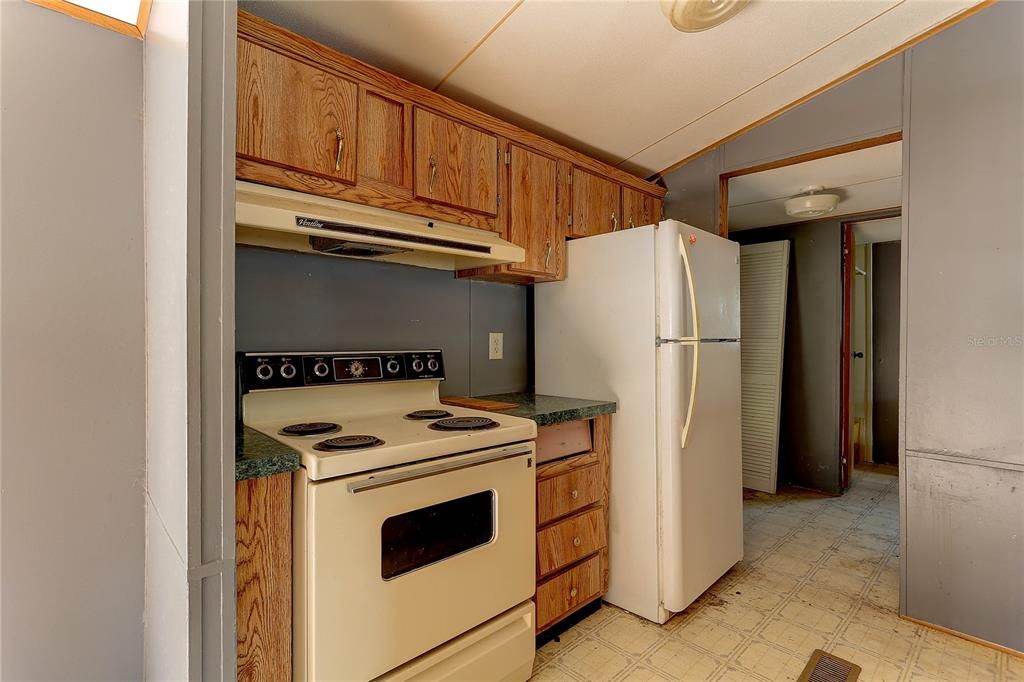 Под контрактом: $350,000 (3 спален, 2 ванн, 1645 Квадратных фут)