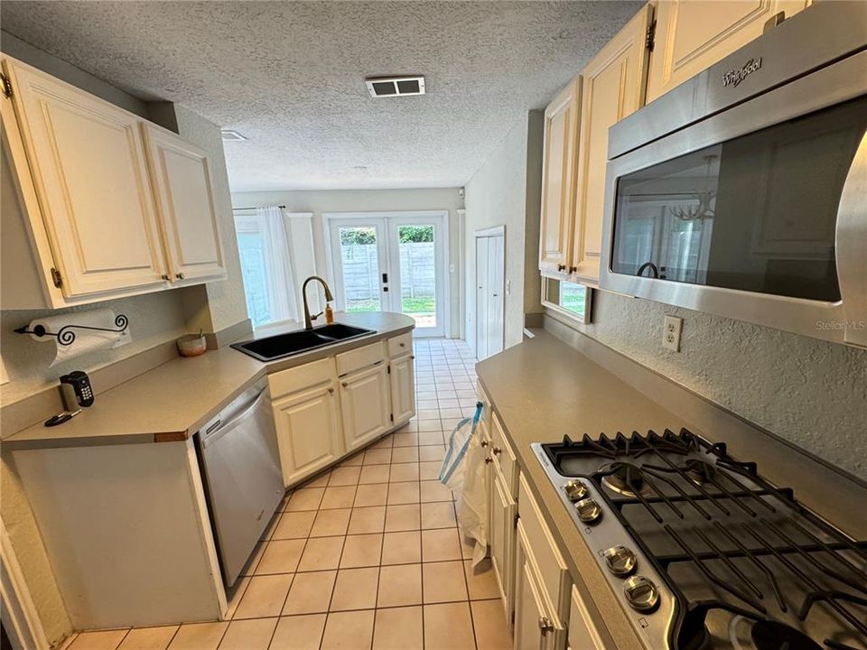 В аренду: $2,899 (2 спален, 2 ванн, 1244 Квадратных фут)