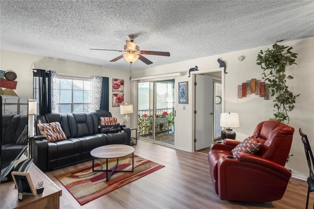 For Sale: $133,000 (2 beds, 2 baths, 1103 Square Feet)