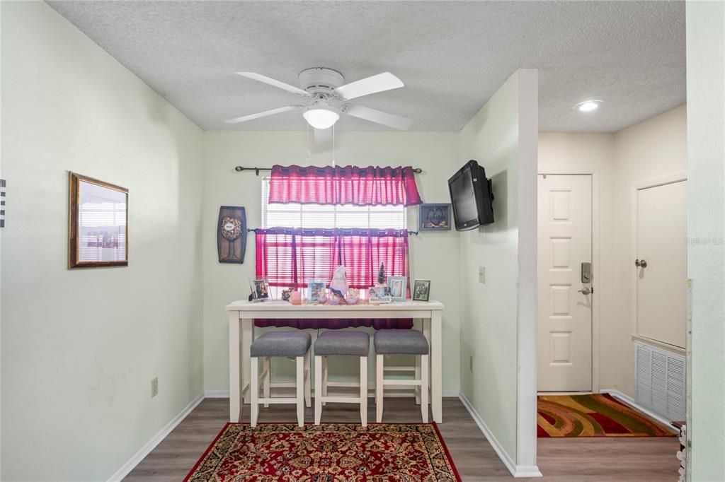 For Sale: $133,000 (2 beds, 2 baths, 1103 Square Feet)