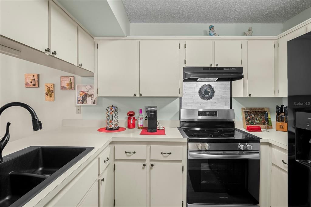 For Sale: $133,000 (2 beds, 2 baths, 1103 Square Feet)