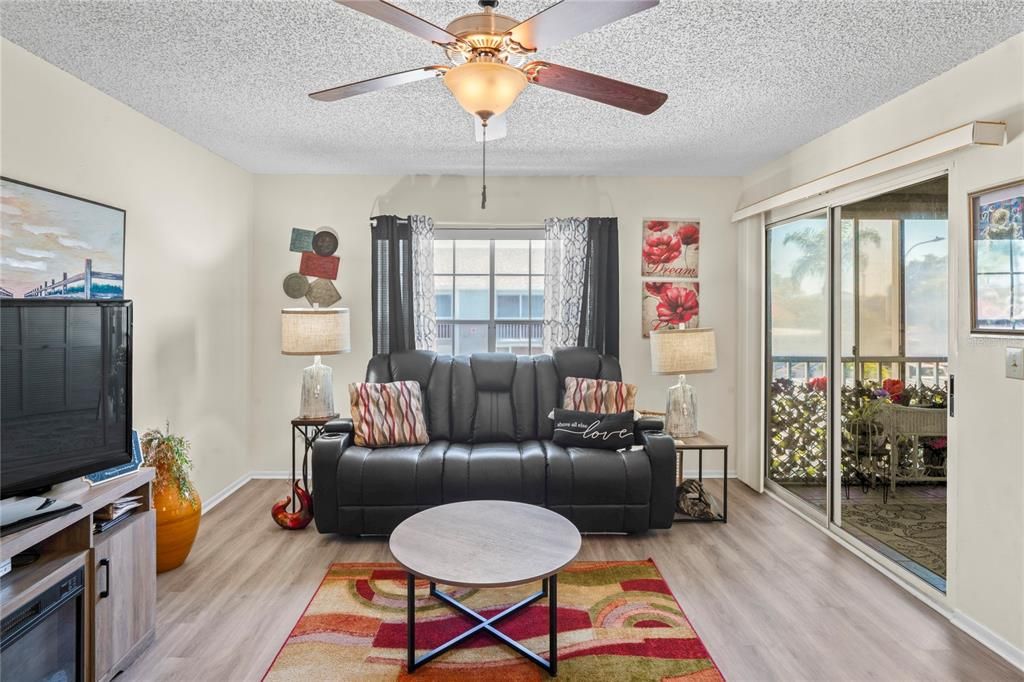 For Sale: $133,000 (2 beds, 2 baths, 1103 Square Feet)