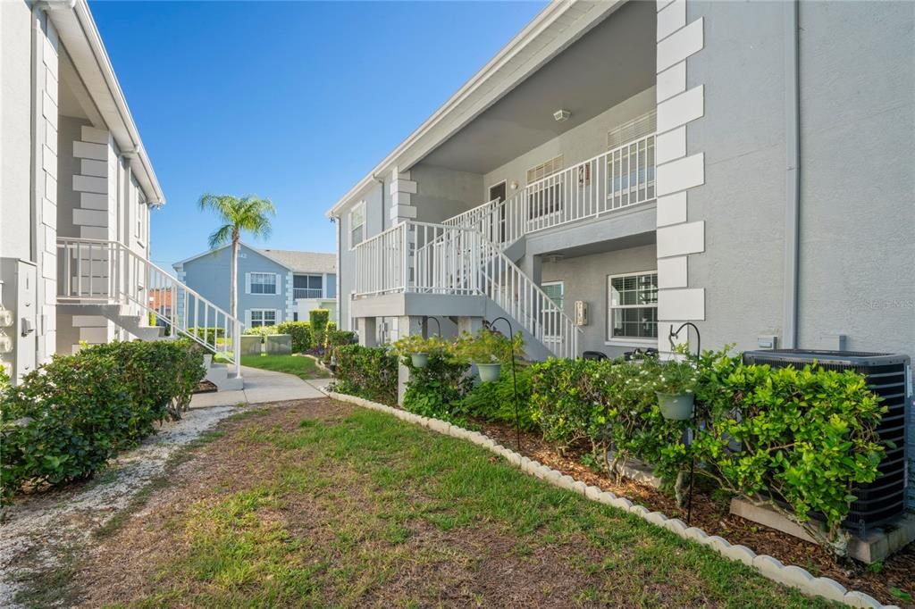 For Sale: $133,000 (2 beds, 2 baths, 1103 Square Feet)