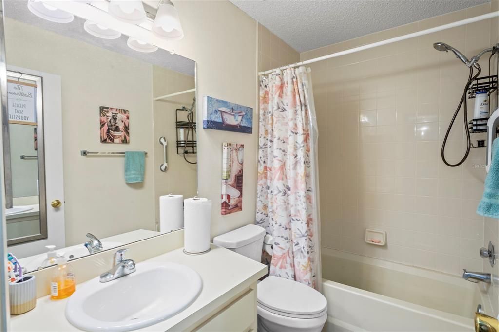 For Sale: $133,000 (2 beds, 2 baths, 1103 Square Feet)