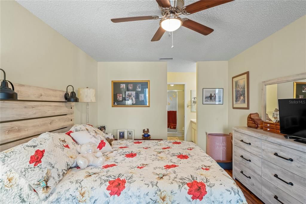 For Sale: $133,000 (2 beds, 2 baths, 1103 Square Feet)