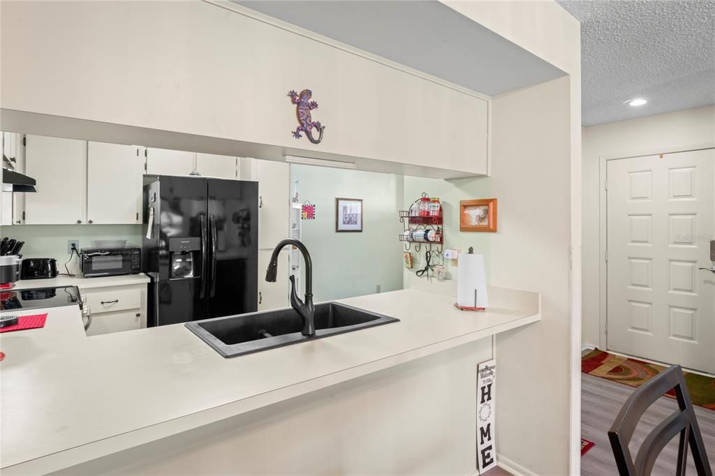 For Sale: $133,000 (2 beds, 2 baths, 1103 Square Feet)