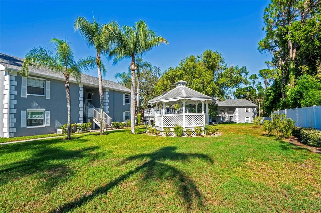 For Sale: $133,000 (2 beds, 2 baths, 1103 Square Feet)