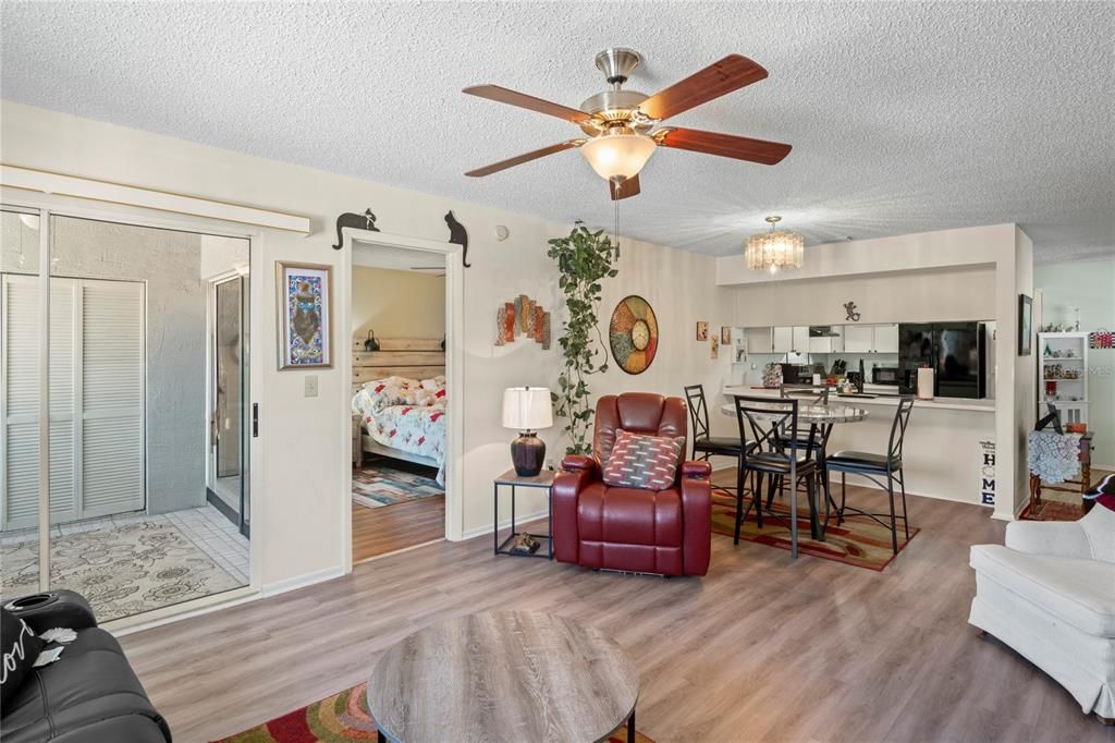 For Sale: $133,000 (2 beds, 2 baths, 1103 Square Feet)