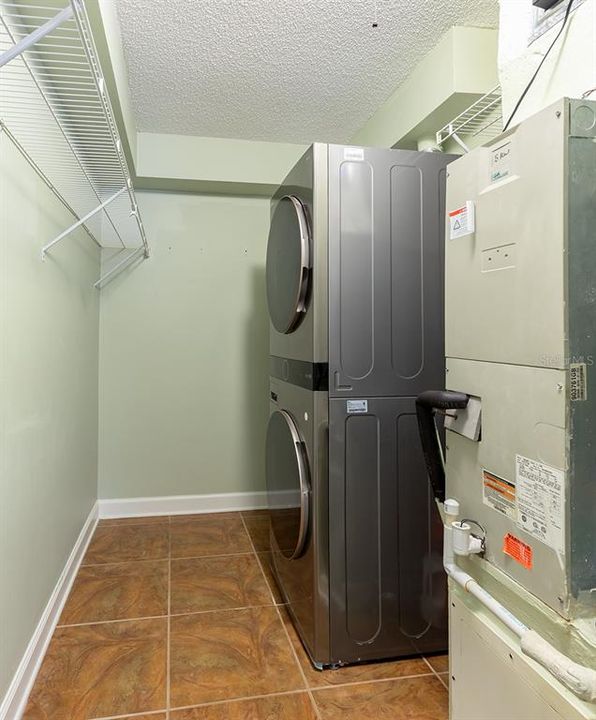 For Sale: $146,500 (1 beds, 1 baths, 636 Square Feet)