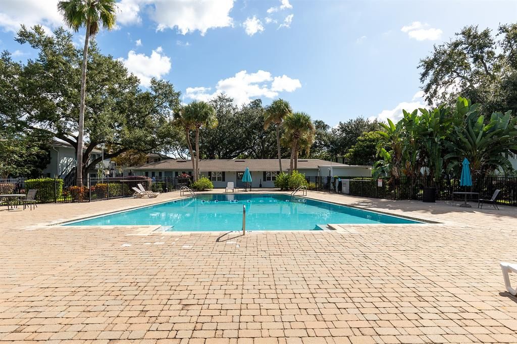 For Sale: $146,500 (1 beds, 1 baths, 636 Square Feet)