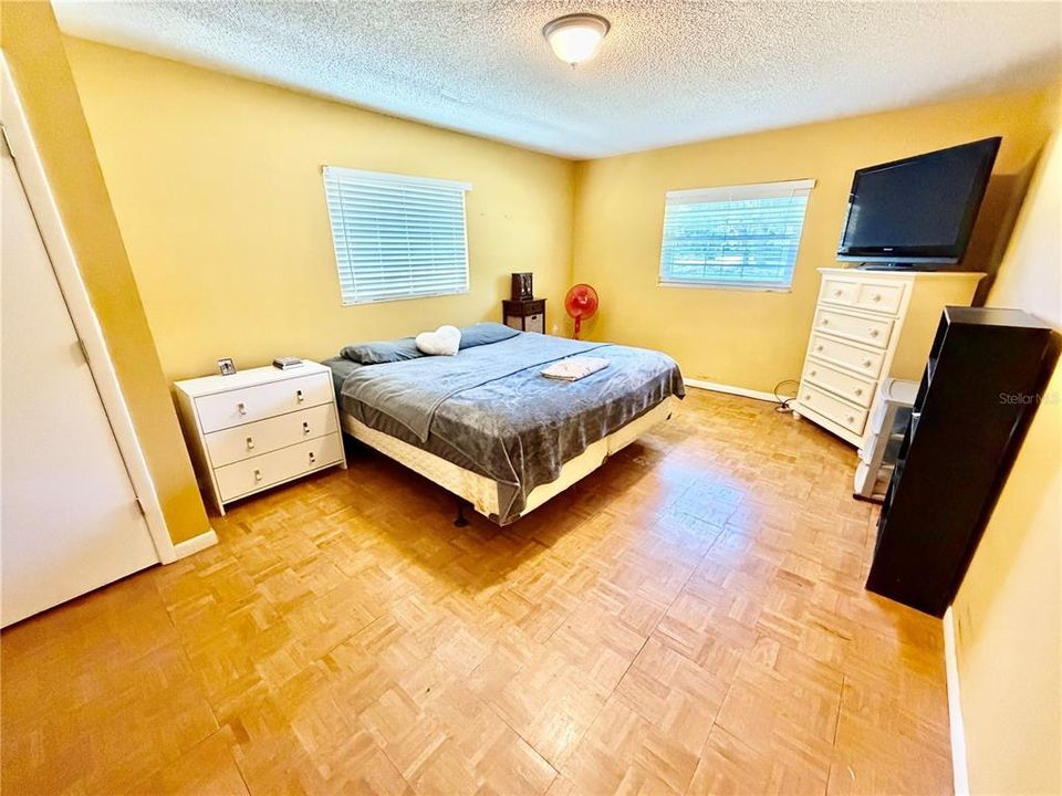 For Sale: $279,000 (2 beds, 2 baths, 1242 Square Feet)