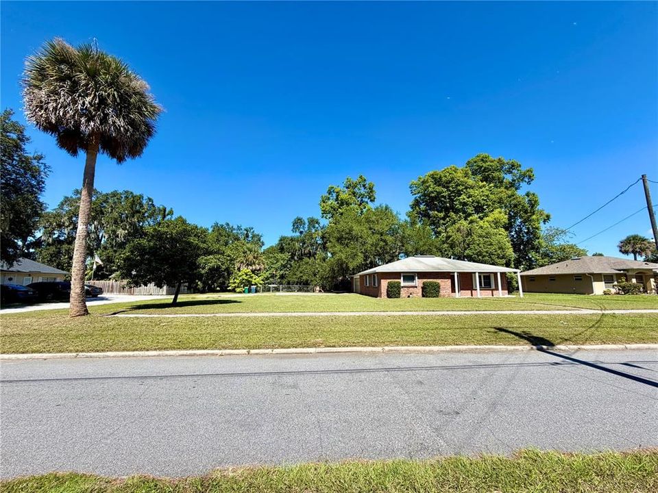 For Sale: $279,000 (2 beds, 2 baths, 1242 Square Feet)