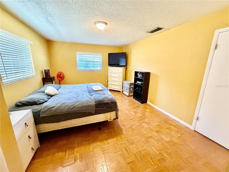 For Sale: $279,000 (2 beds, 2 baths, 1242 Square Feet)