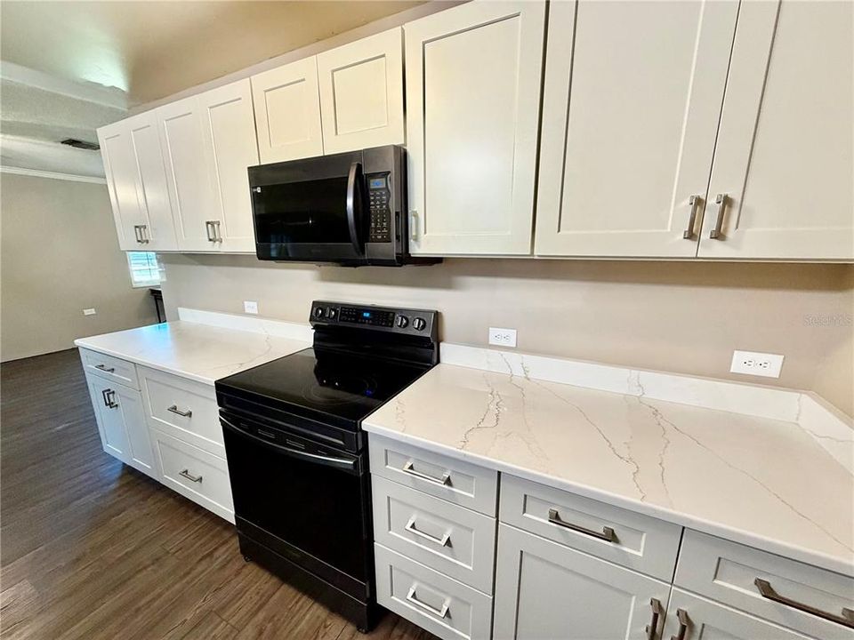 For Sale: $279,000 (2 beds, 2 baths, 1242 Square Feet)