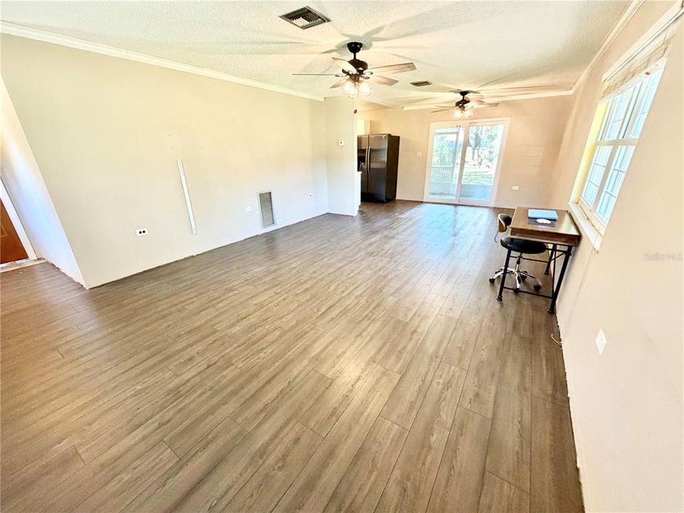 For Sale: $279,000 (2 beds, 2 baths, 1242 Square Feet)