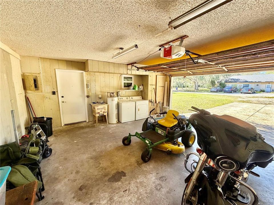 For Sale: $279,000 (2 beds, 2 baths, 1242 Square Feet)