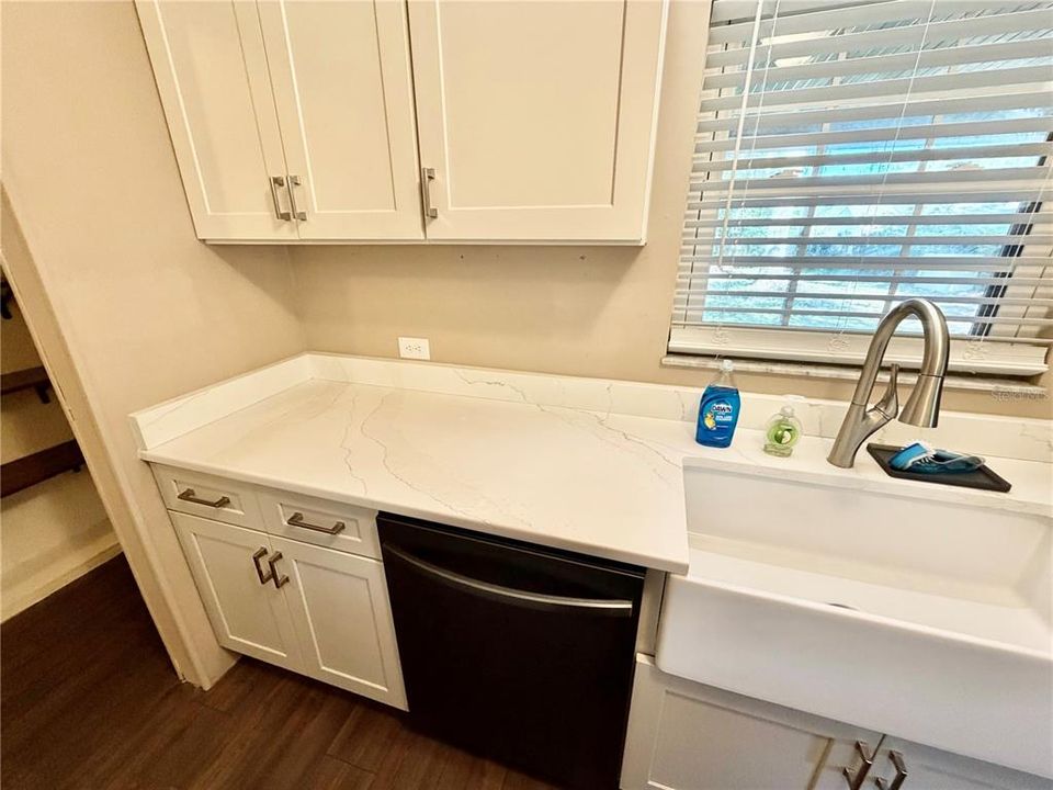 For Sale: $279,000 (2 beds, 2 baths, 1242 Square Feet)