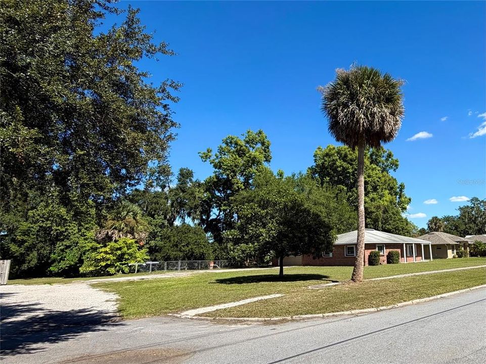 For Sale: $279,000 (2 beds, 2 baths, 1242 Square Feet)