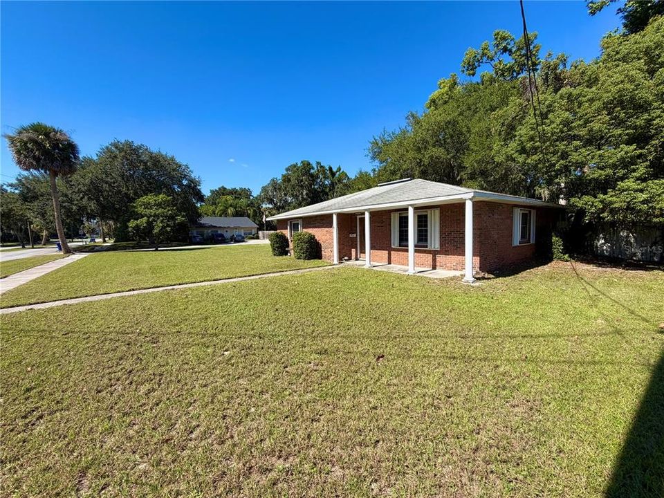 For Sale: $279,000 (2 beds, 2 baths, 1242 Square Feet)