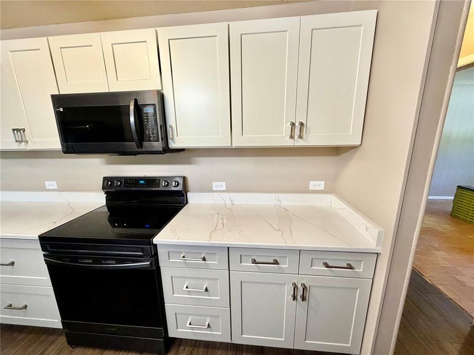 For Sale: $279,000 (2 beds, 2 baths, 1242 Square Feet)