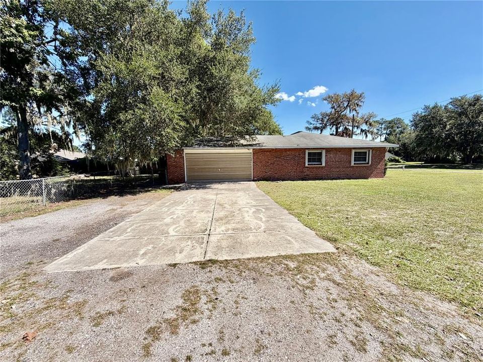 For Sale: $279,000 (2 beds, 2 baths, 1242 Square Feet)