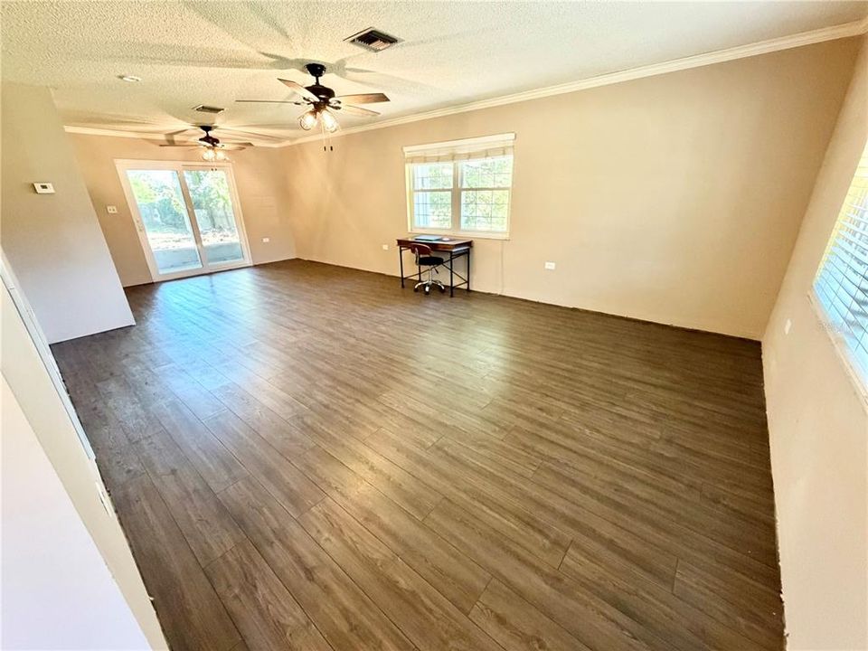 For Sale: $279,000 (2 beds, 2 baths, 1242 Square Feet)