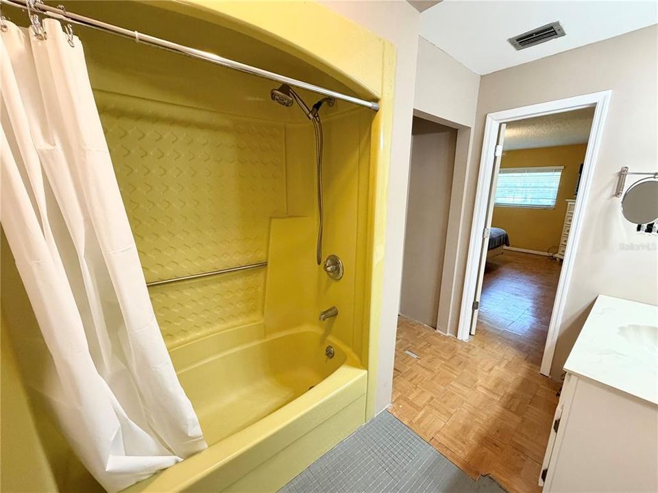 For Sale: $279,000 (2 beds, 2 baths, 1242 Square Feet)